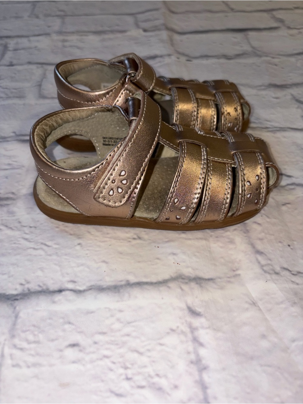 See Kai Run Rose Gold Leather Toddler Fisherman Sandals. Size 8